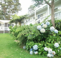 Top of the Lake Holiday Units - Sydneys Hotel