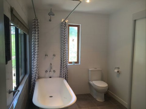 Blackwattle Farm Bed And Breakfast And Farm Stay - Sydneys Hotel 5