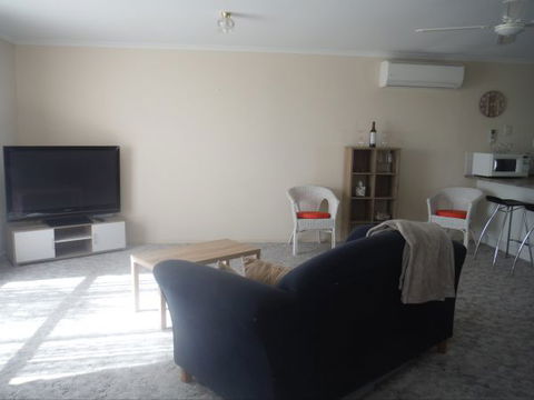 Alilly - Sydneys Hotel 1