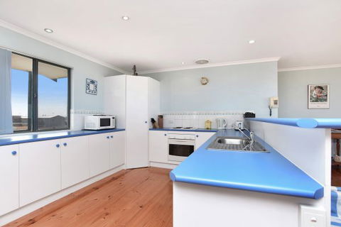 Ambergris - Sydneys Hotel 1