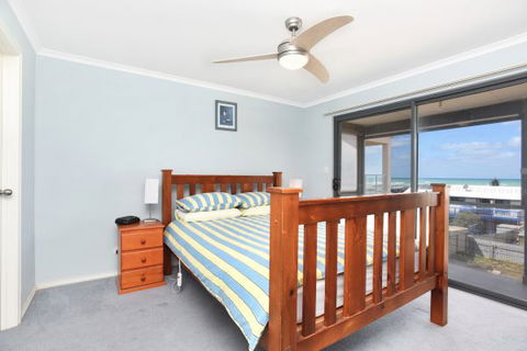 Ambergris - Sydneys Hotel 5