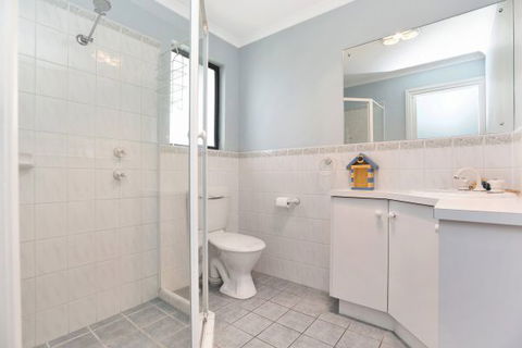 Ambergris - Sydneys Hotel 8