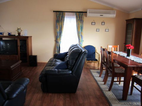 Annies Rest - Sydneys Hotel 1