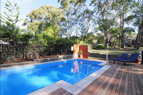 Poolside - Sydneys Hotel 6