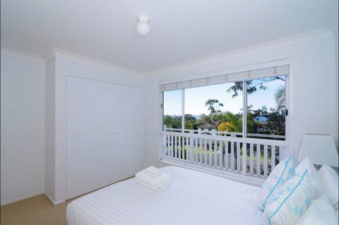 Poolside - Sydneys Hotel 8