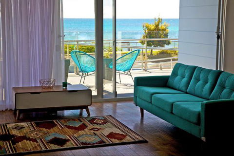 Penguin Beachfront Apartments - Sydneys Hotel 2