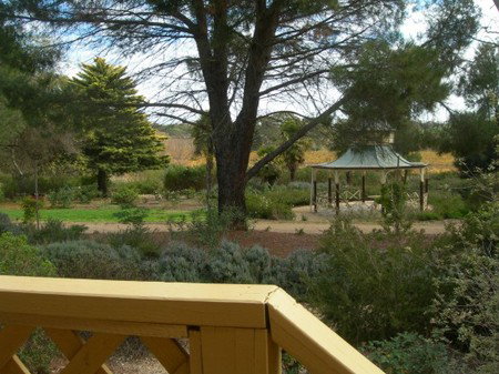 Lyndoch Hill Retreat - Sydneys Hotel 0