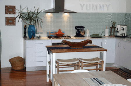 Abachi Beach House - Sydneys Hotel 3