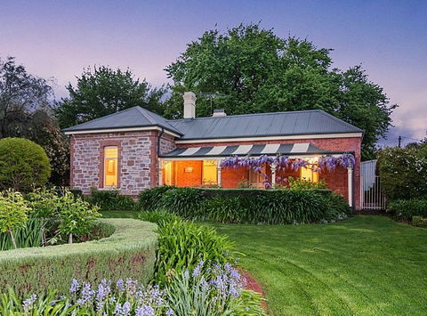 Dumas House - Sydneys Hotel 1