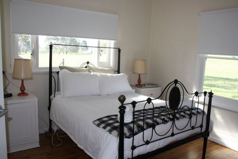 Rabbiter's Hut - Sydneys Hotel 3