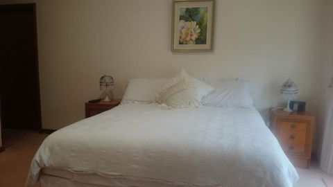 Gaerwood Bed Breakfast - Sydneys Hotel 0