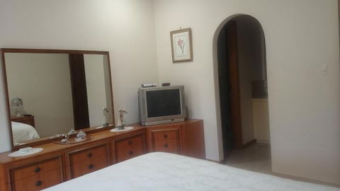Gaerwood Bed Breakfast - Sydneys Hotel 5