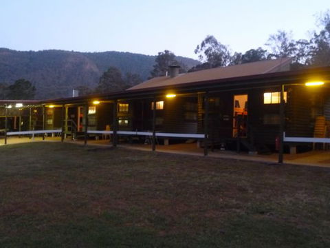 Christmas Creek Cafe` And Cabins - Sydneys Hotel 0
