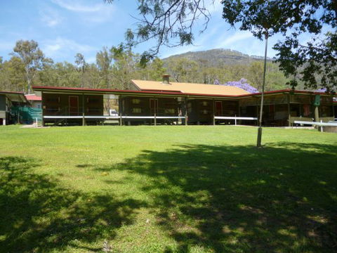 Christmas Creek Cafe` And Cabins - Sydneys Hotel 2