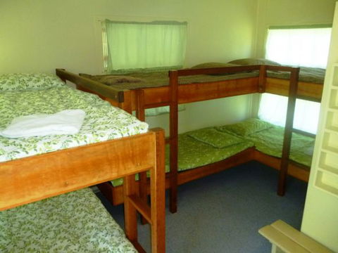 Christmas Creek Cafe` And Cabins - Sydneys Hotel 4