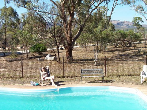 Mount Zero Log Cabins - Sydneys Hotel 1