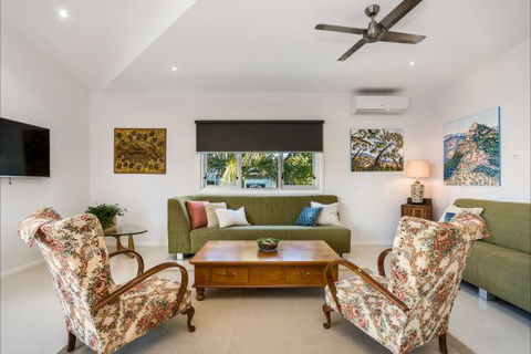 Aditi - Sydneys Hotel 6
