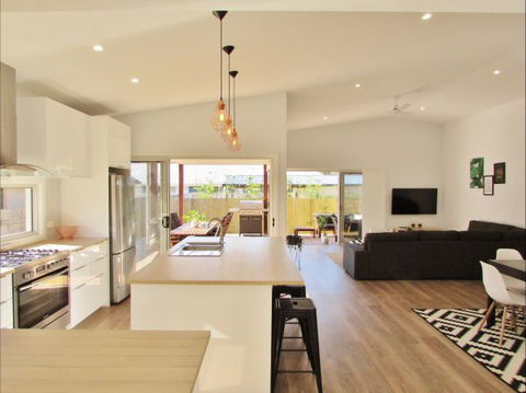 All Decked Out: Lake Conjola - Sydneys Hotel 0