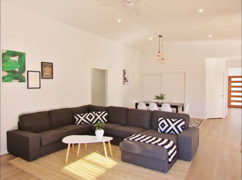 All Decked Out: Lake Conjola - Sydneys Hotel 5