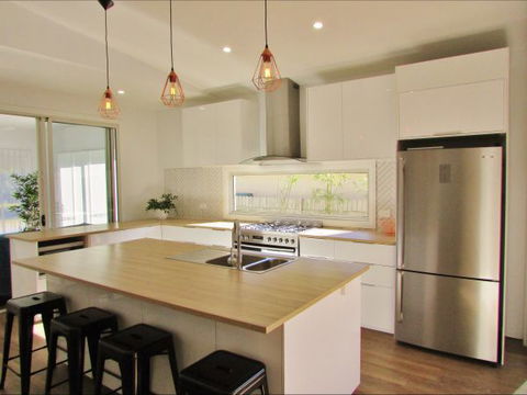 All Decked Out: Lake Conjola - Sydneys Hotel 6