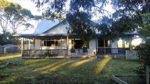 Arties Cottage Accommodation - Sydneys Hotel 0