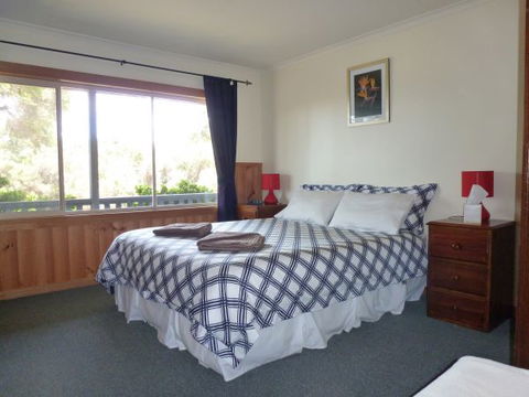 Arties Cottage Accommodation - Sydneys Hotel 2
