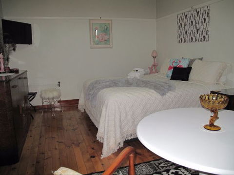 B&B Wodonga - Art Deco Accommodation - Sydneys Hotel 2