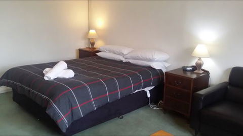 Cape Jervis Accommodation And Caravan Park - Sydneys Hotel 5