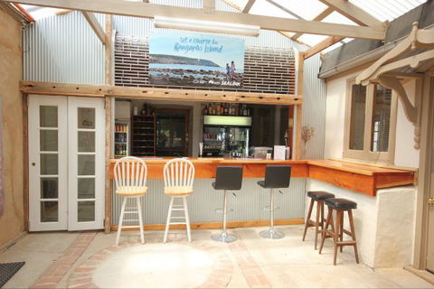 Cape Jervis Accommodation And Caravan Park - Sydneys Hotel 7