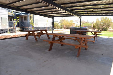 Discovery Parks - Roxby Downs - Sydneys Hotel 1