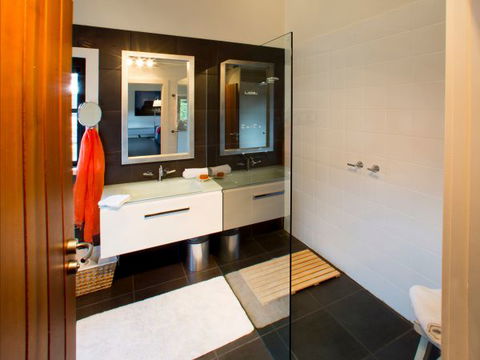Frenchman's River - The Writer's House - Sydneys Hotel 7