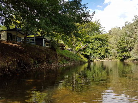 Jamieson Caravan Park - Sydneys Hotel 1