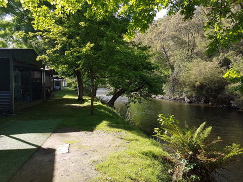 Jamieson Caravan Park - Sydneys Hotel 3