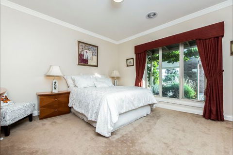La Bella Vita - Sydneys Hotel 1