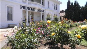 Princes Lodge Motel - Sydneys Hotel 0