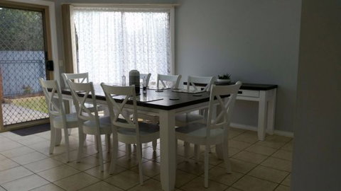 Numurkah Self Contained Apartments - Sydneys Hotel 6