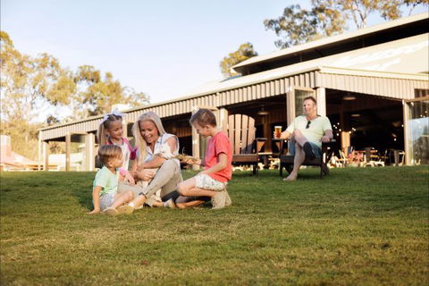 Paradise Country Farmstay - Sydneys Hotel 0