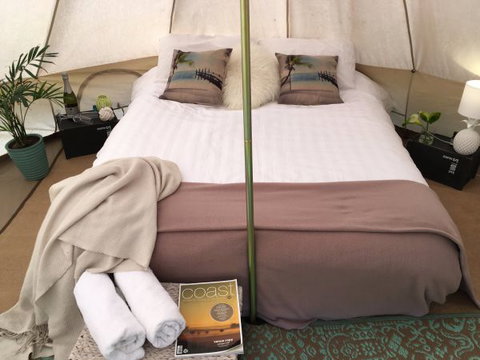 Phillip Island Glamping - Sydneys Hotel 1
