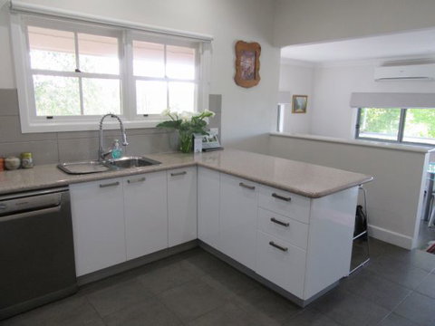Valley View Cottage - Sydneys Hotel 1