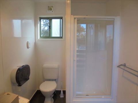 Wagga Wagga Tourist Park - Sydneys Hotel 4