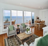 BetinaKing - Sydneys Hotel