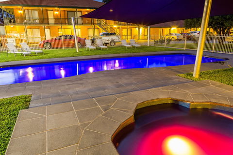 Advance Motel - Sydneys Hotel 0