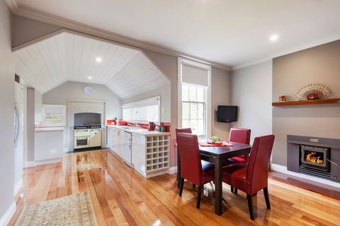 Amaroo Farm - Sydneys Hotel 1