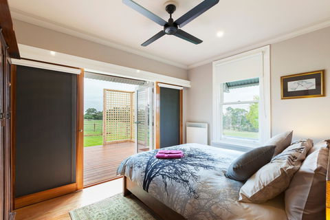 Amaroo Farm - Sydneys Hotel 2