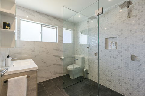 Amalfi Beach House - Sydneys Hotel 3