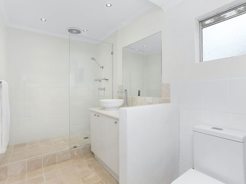 Amalfi Beach House - Sydneys Hotel 4