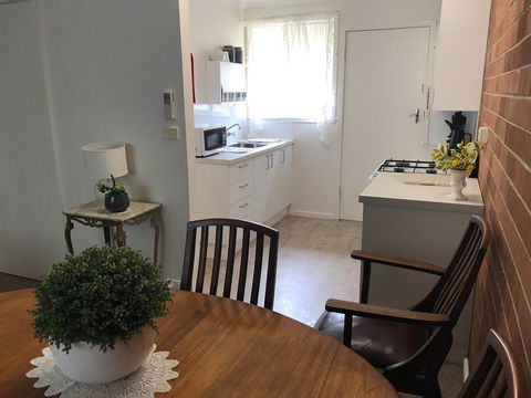 Annie's Hideaway - Sydneys Hotel 0