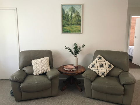 Annie's Hideaway - Sydneys Hotel 1