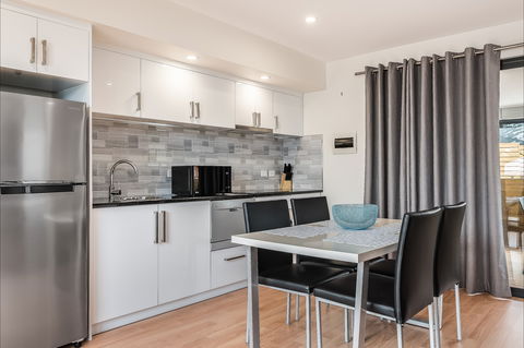 Apartments On Fraser Bicheno - Sydneys Hotel 7