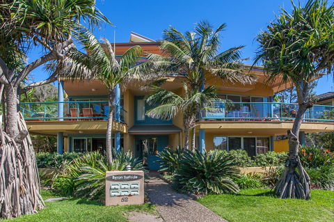 Apartment Three Surfside - Ocean Views - Sydneys Hotel 0